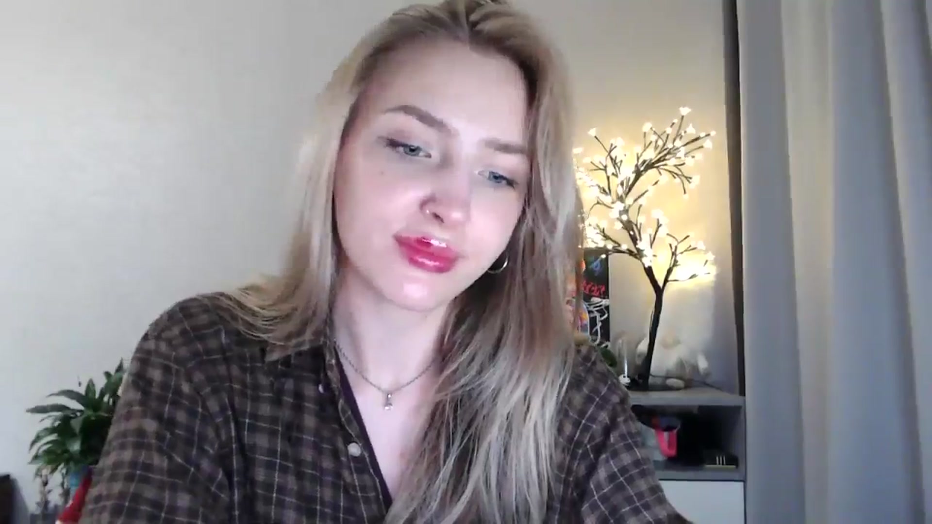 Gallery image thumbnail from Baby__Blue's myfreecams stream on, 07/21/2025, 16:14 image 5 of 20