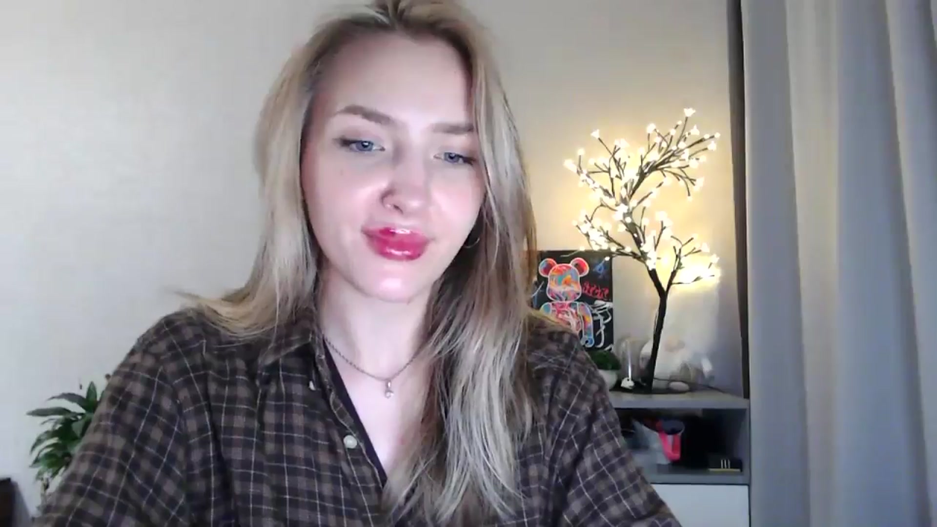 Gallery image thumbnail from Baby__Blue's myfreecams stream on, 07/21/2025, 16:14 image 6 of 20
