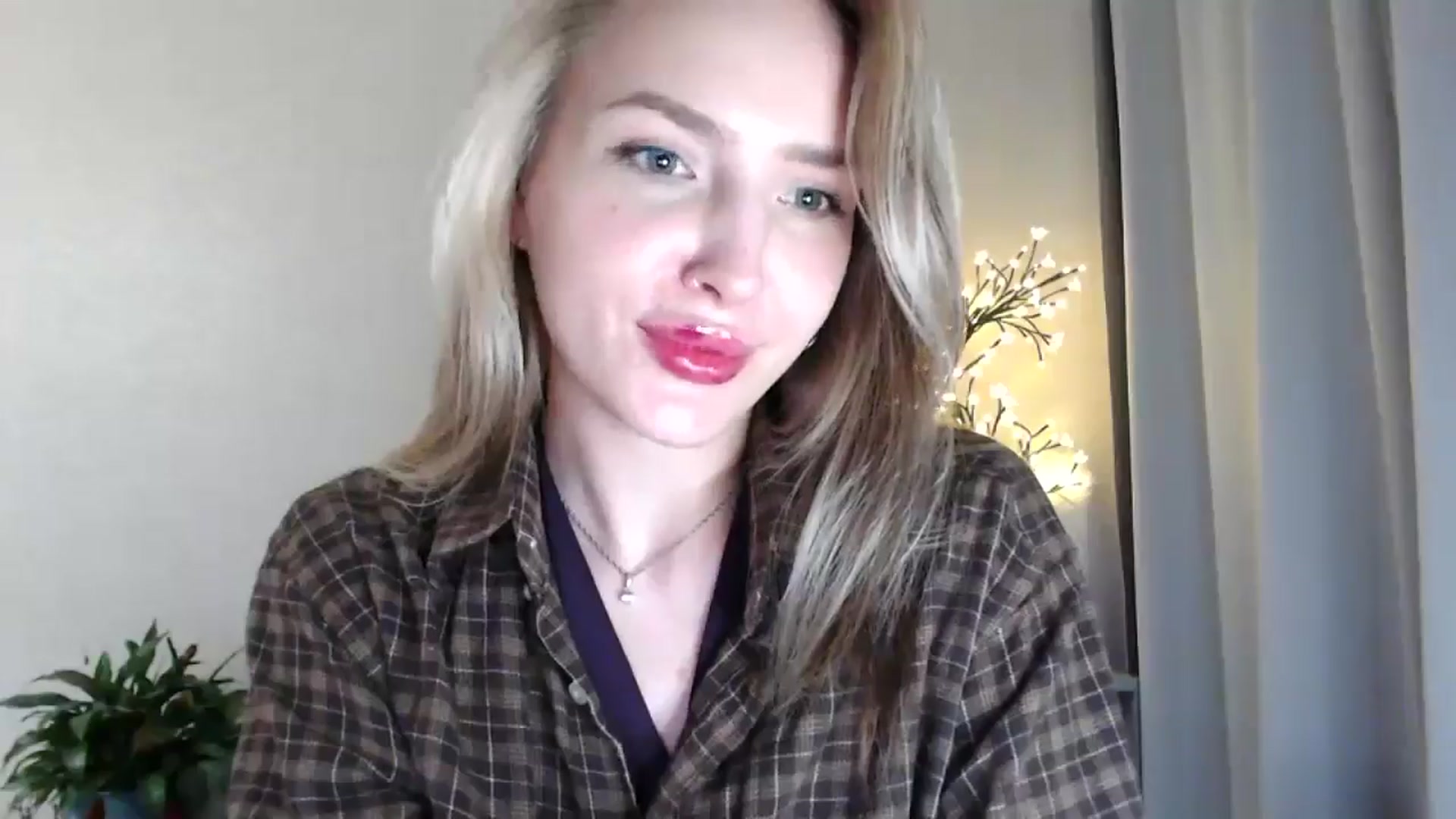 Gallery image thumbnail from Baby__Blue's myfreecams stream on, 07/21/2025, 16:14 image 18 of 20