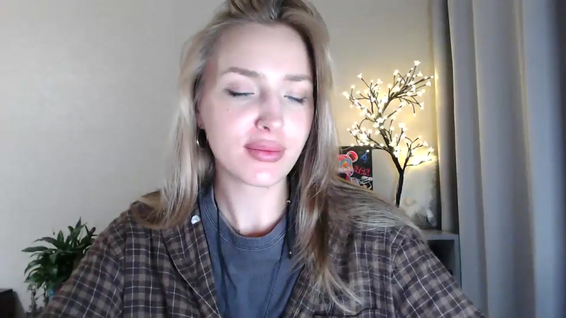 Gallery image thumbnail from Baby__Blue's myfreecams stream on, 07/23/2025, 22:00 image 4 of 20