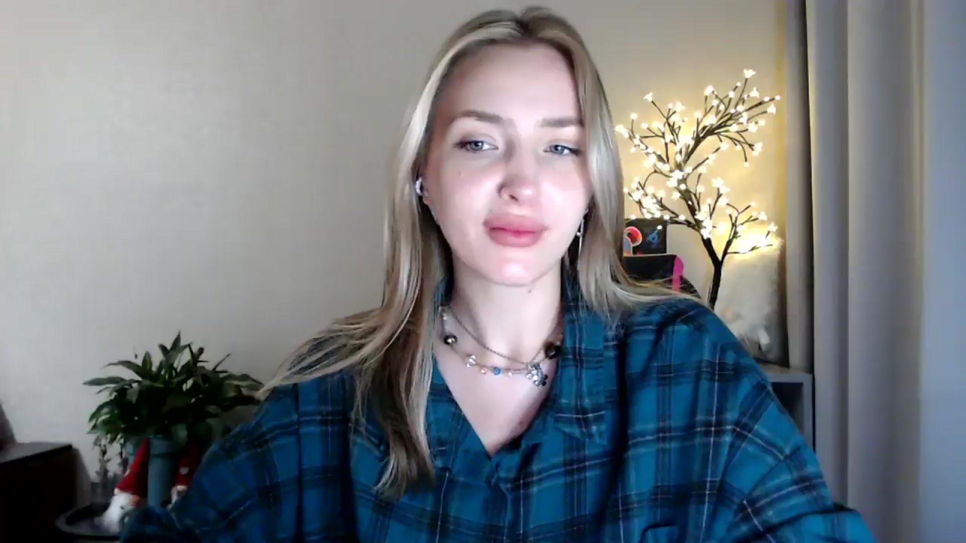 Gallery image thumbnail from Baby__Blue's myfreecams stream on, 07/26/2025, 22:03 image 9 of 20