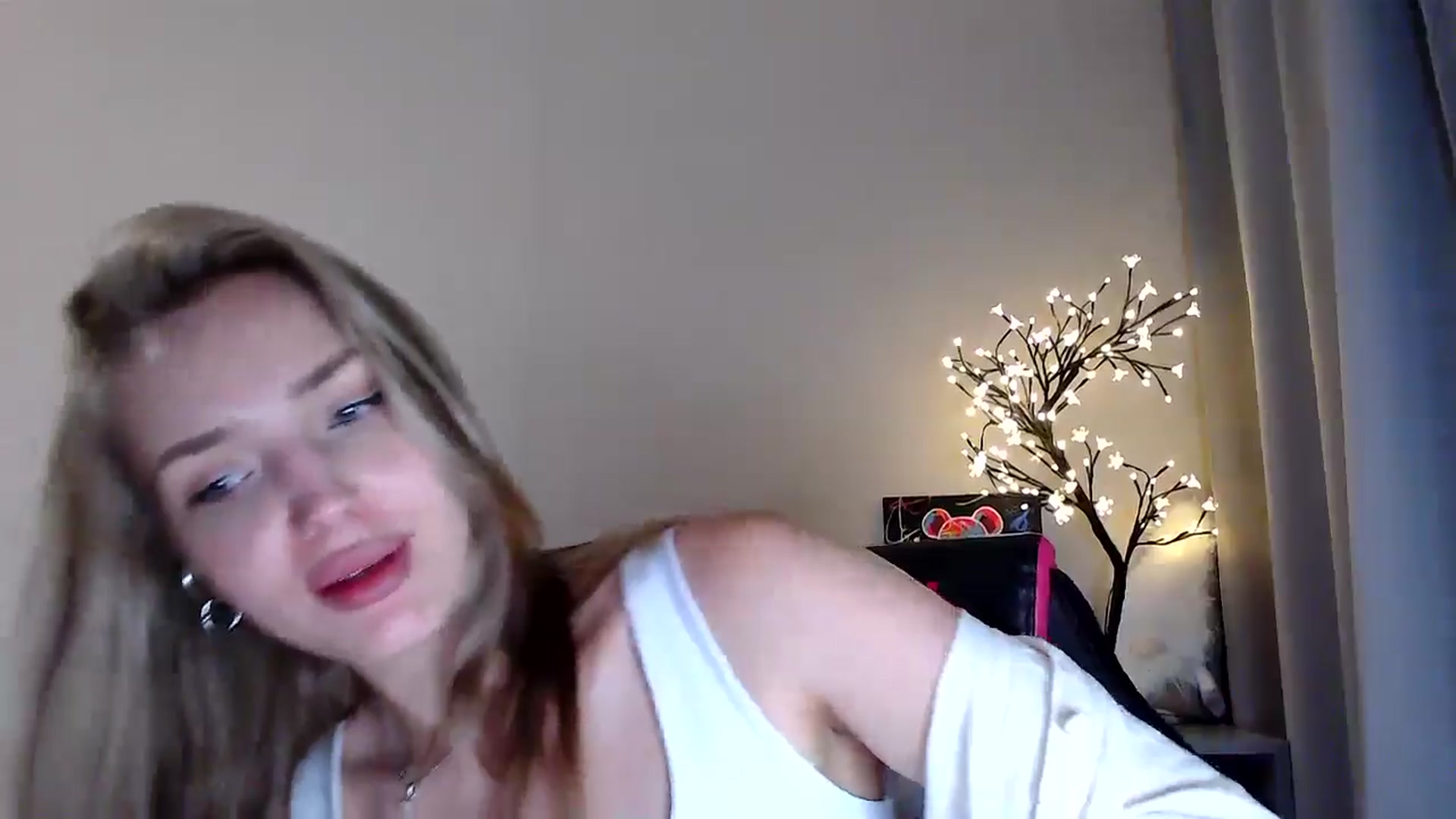 Gallery image thumbnail from Baby__Blue's myfreecams stream on, 07/28/2025, 21:52 image 16 of 20