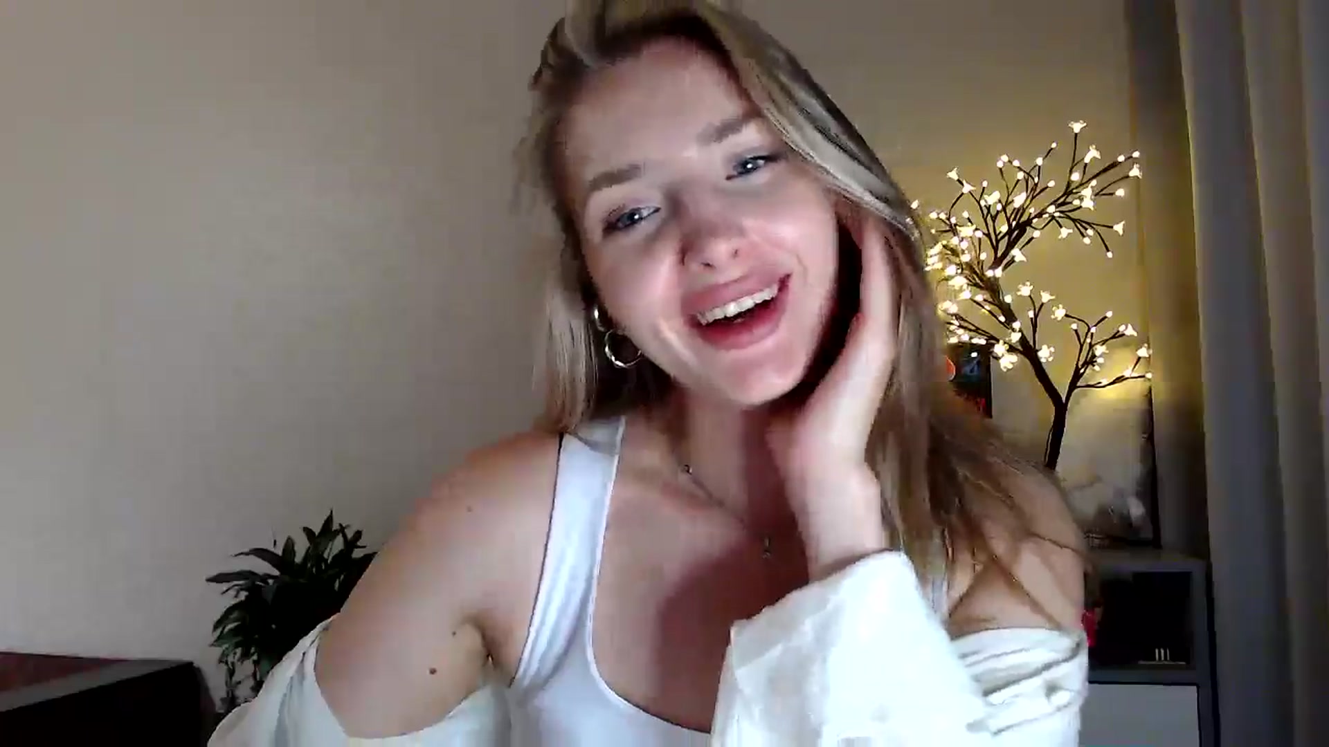 Gallery image thumbnail from Baby__Blue's myfreecams stream on, 07/28/2025, 21:52 image 14 of 20