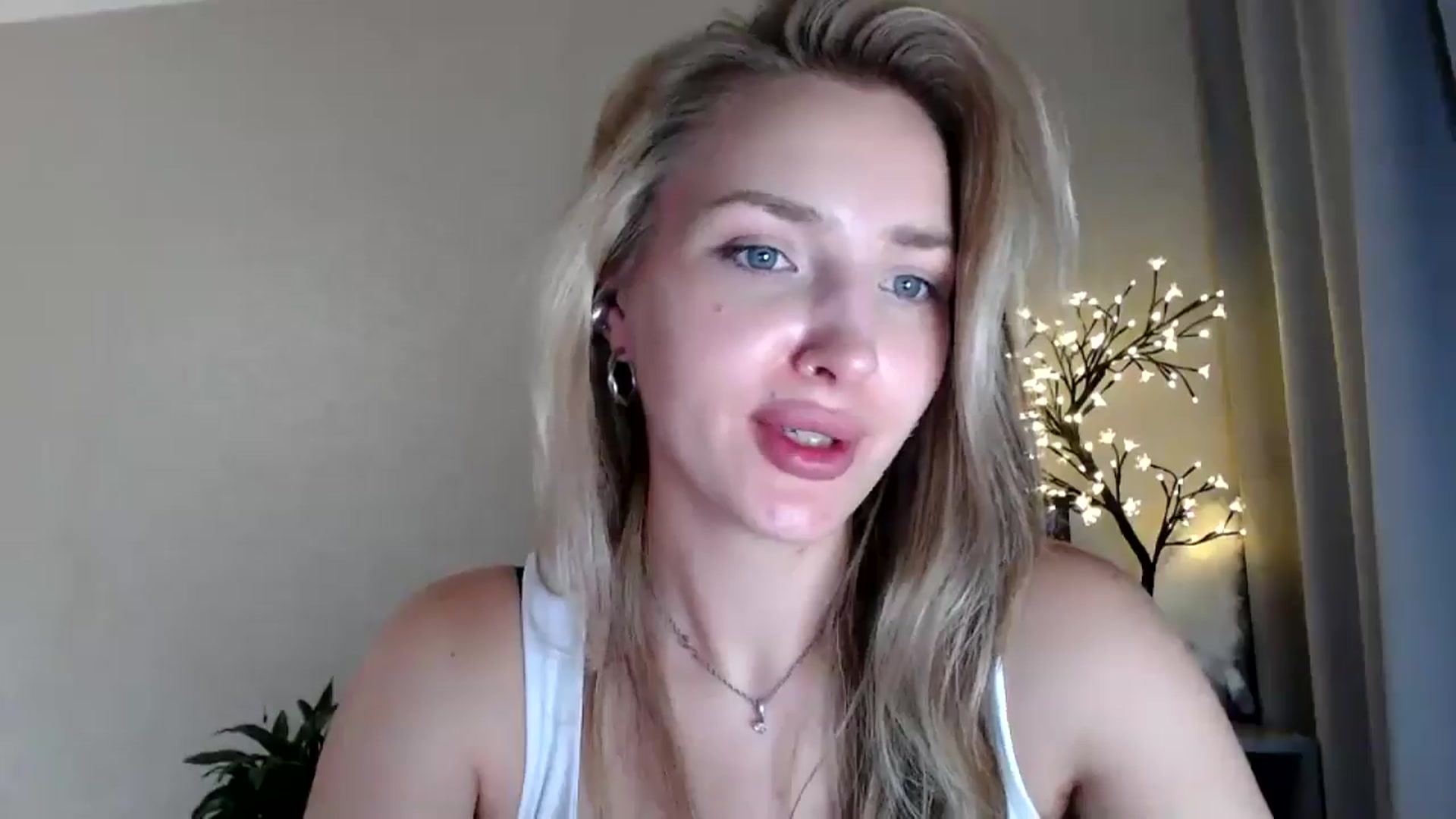 Gallery image thumbnail from Baby__Blue's myfreecams stream on, 07/28/2025, 22:14 image 4 of 20