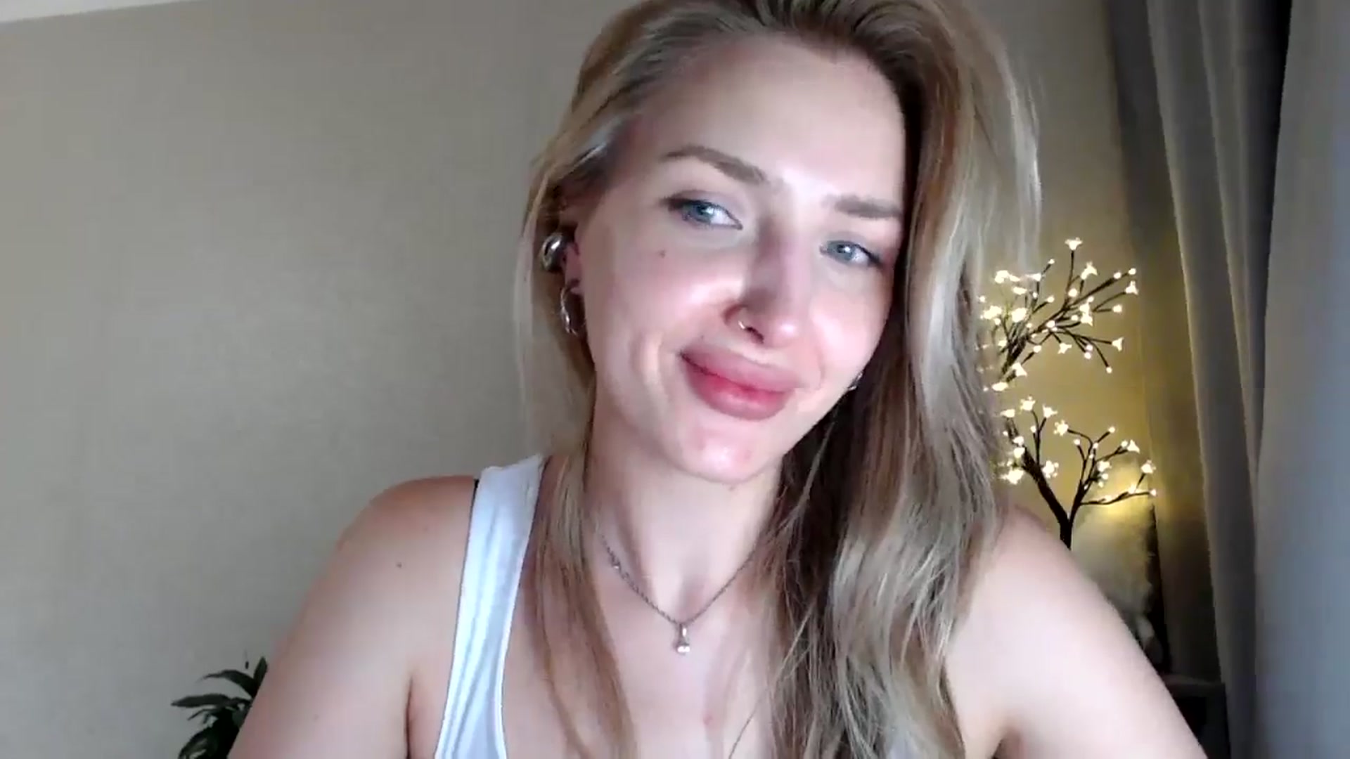 Gallery image thumbnail from Baby__Blue's myfreecams stream on, 07/28/2025, 22:14 image 2 of 20