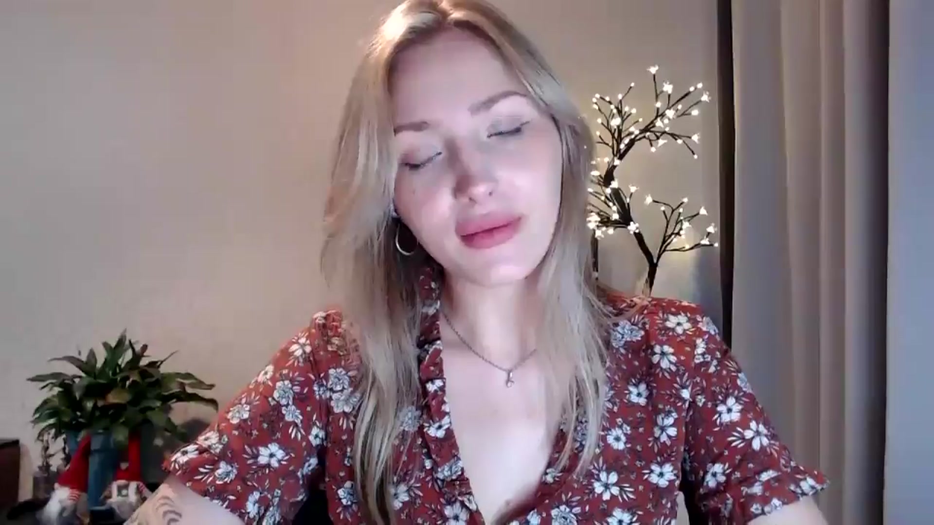 Gallery image thumbnail from Baby__Blue's myfreecams stream on, 08/01/2025, 15:35 image 6 of 20