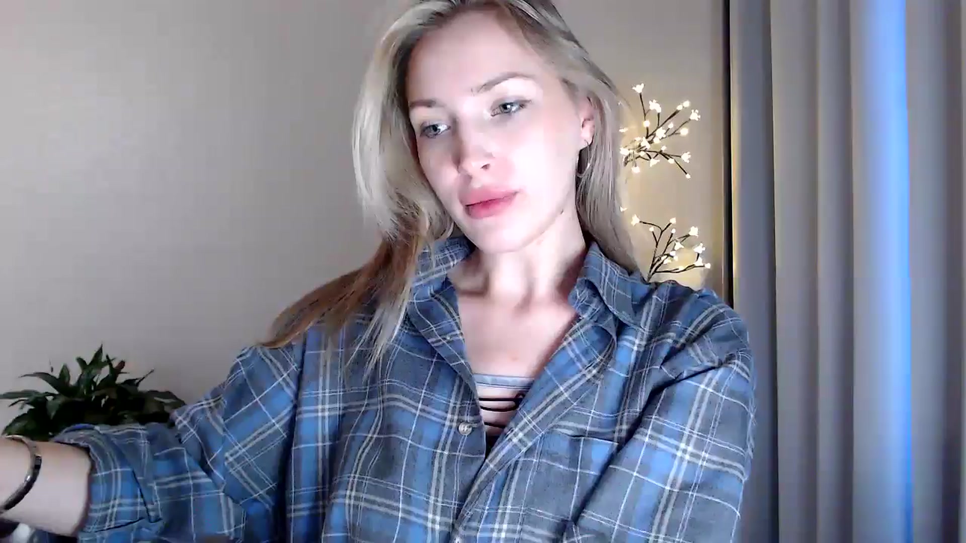 Gallery image thumbnail from Baby__Blue's myfreecams stream on, 08/04/2025, 15:51 image 15 of 20