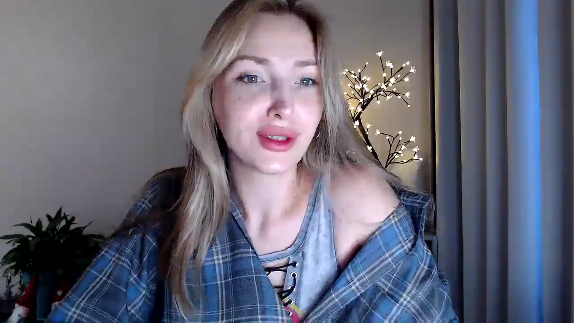 Gallery image thumbnail from Baby__Blue's myfreecams stream on, 08/04/2025, 15:51 image 17 of 20