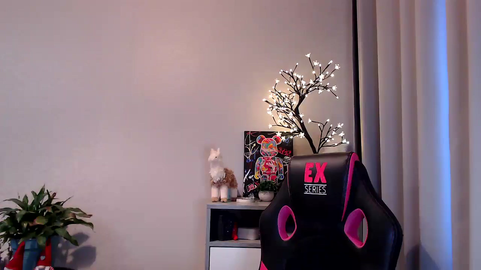 Gallery image thumbnail from Baby__Blue's myfreecams stream on, 08/04/2025, 15:51 image 4 of 20