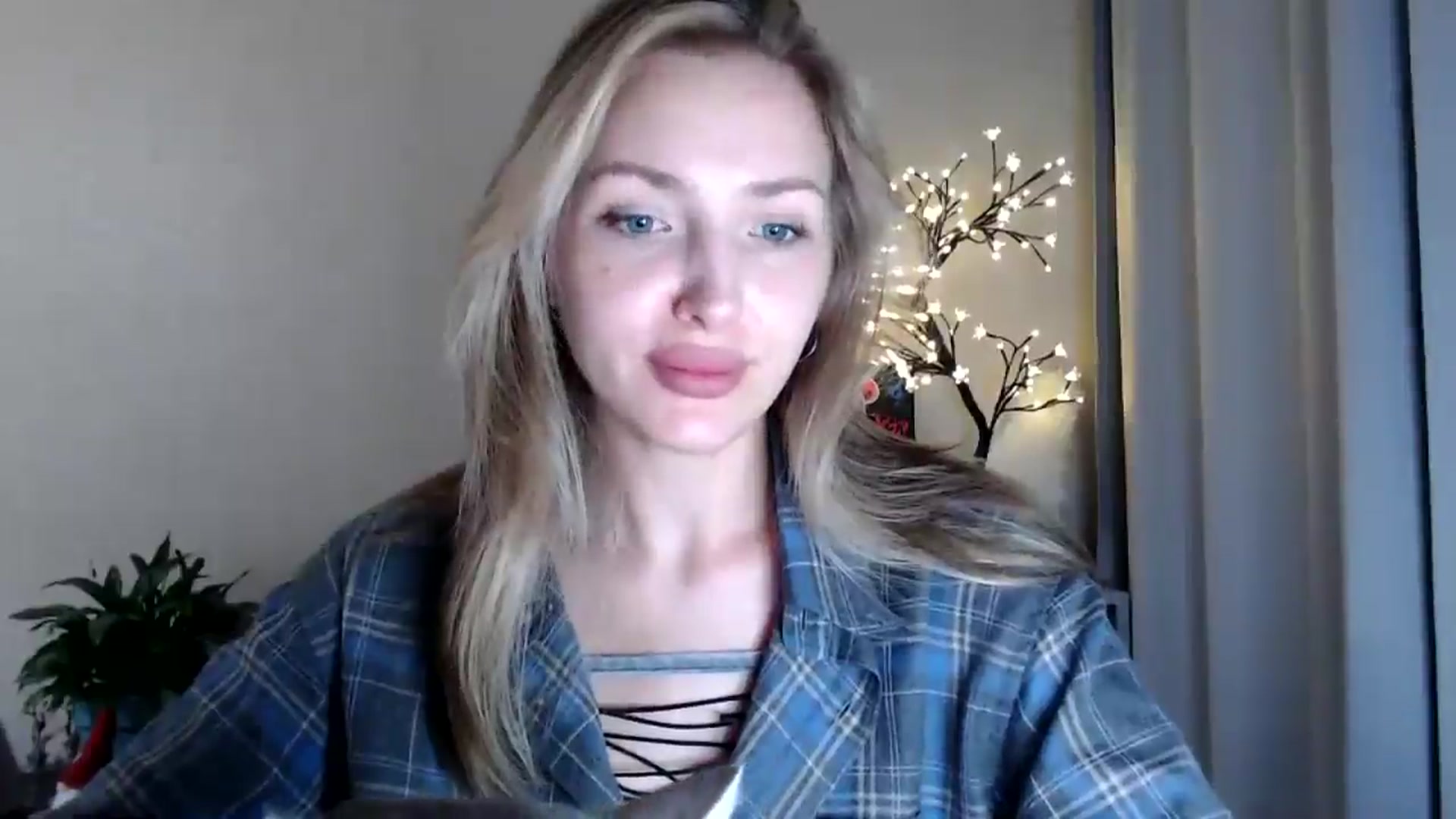 Gallery image thumbnail from Baby__Blue's myfreecams stream on, 08/04/2025, 20:33 image 10 of 20