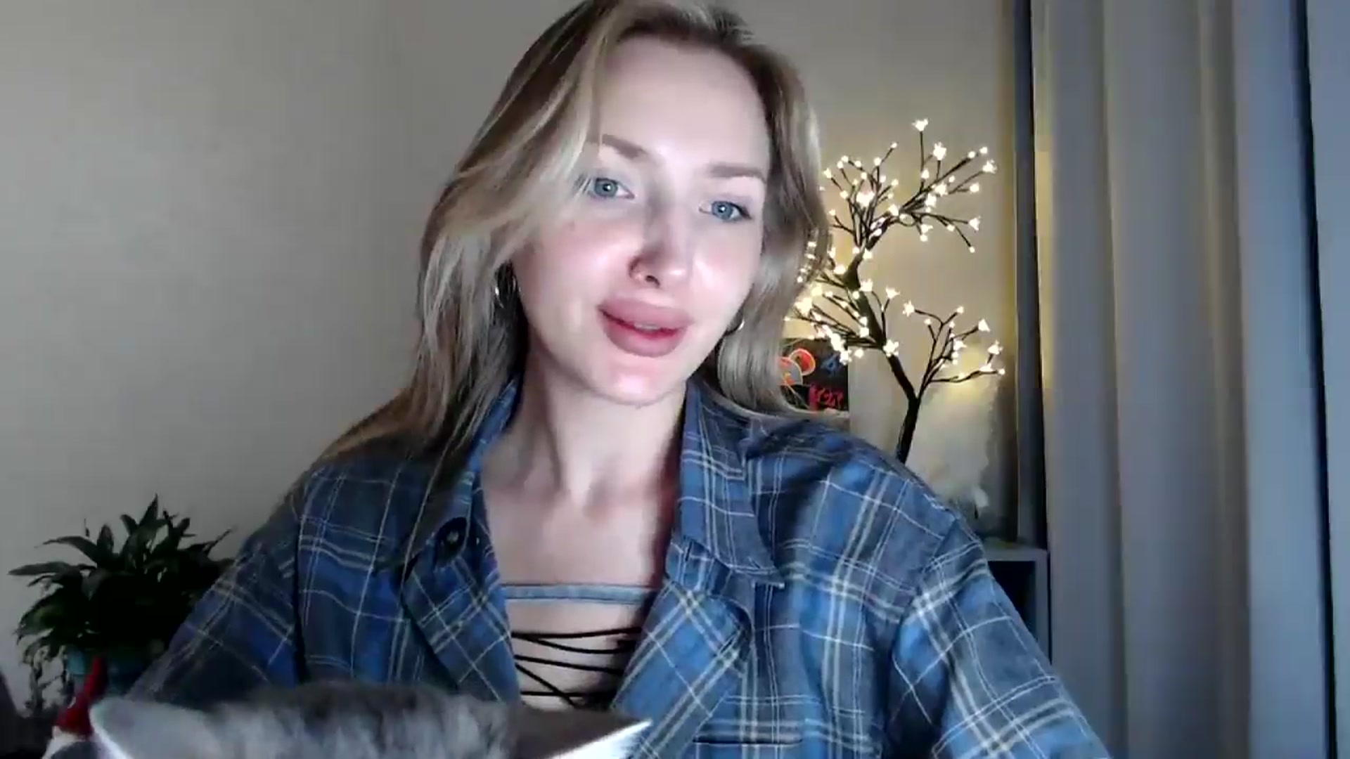 Gallery image thumbnail from Baby__Blue's myfreecams stream on, 08/04/2025, 20:33 image 11 of 20
