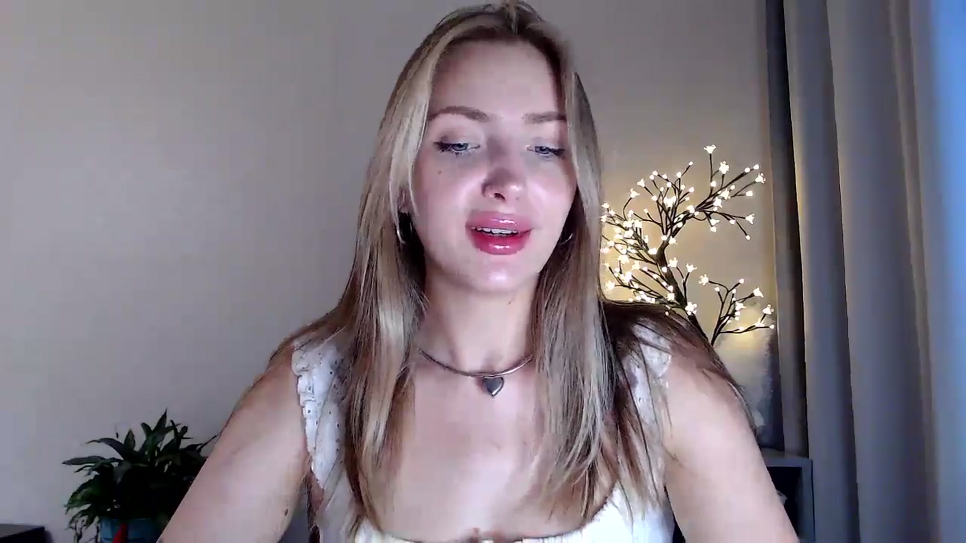Gallery image thumbnail from Baby__Blue's myfreecams stream on, 08/05/2025, 16:00 image 8 of 20