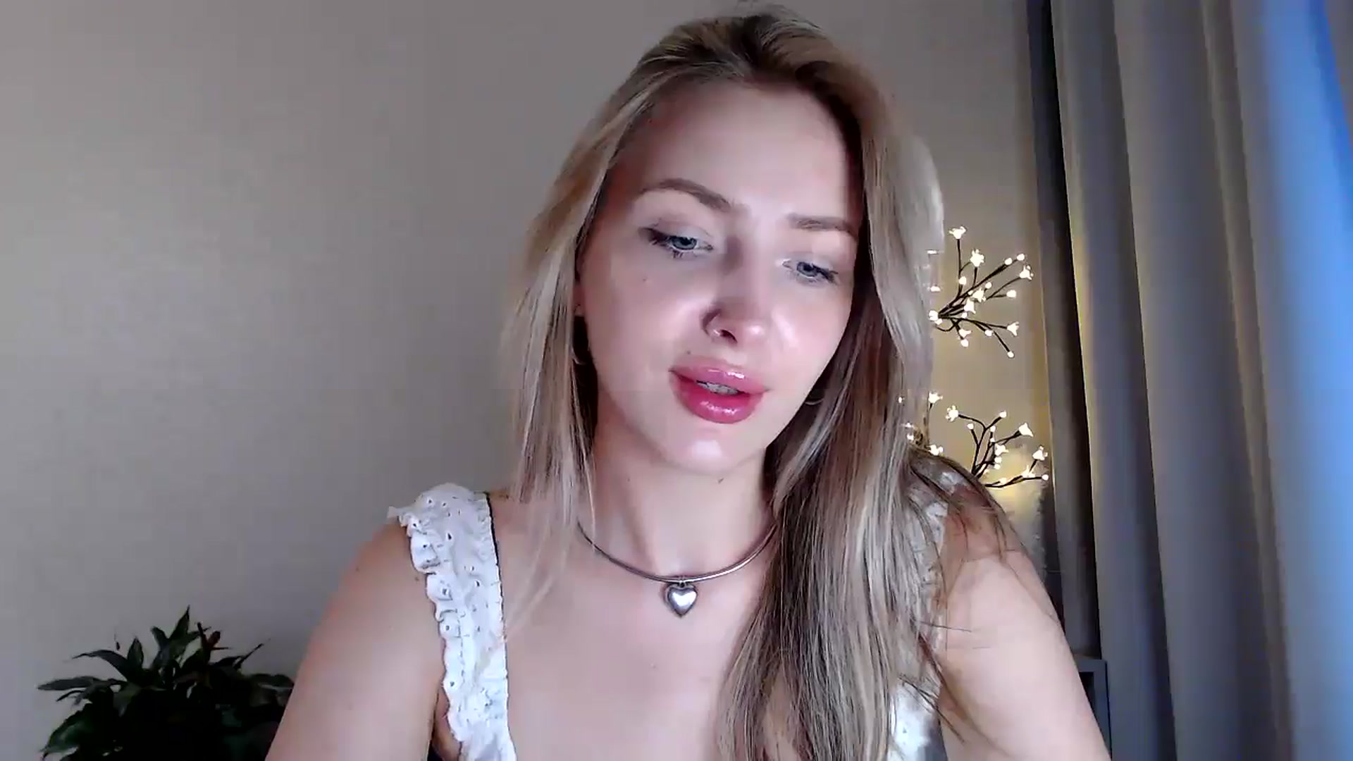 Gallery image thumbnail from Baby__Blue's myfreecams stream on, 08/05/2025, 16:00 image 17 of 20