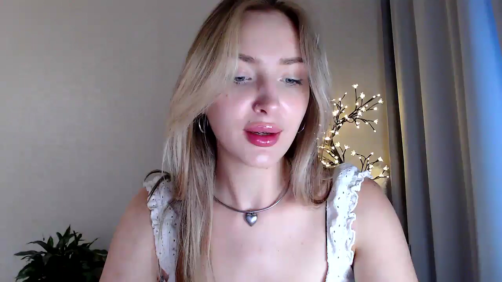 Gallery image thumbnail from Baby__Blue's myfreecams stream on, 08/05/2025, 16:00 image 14 of 20