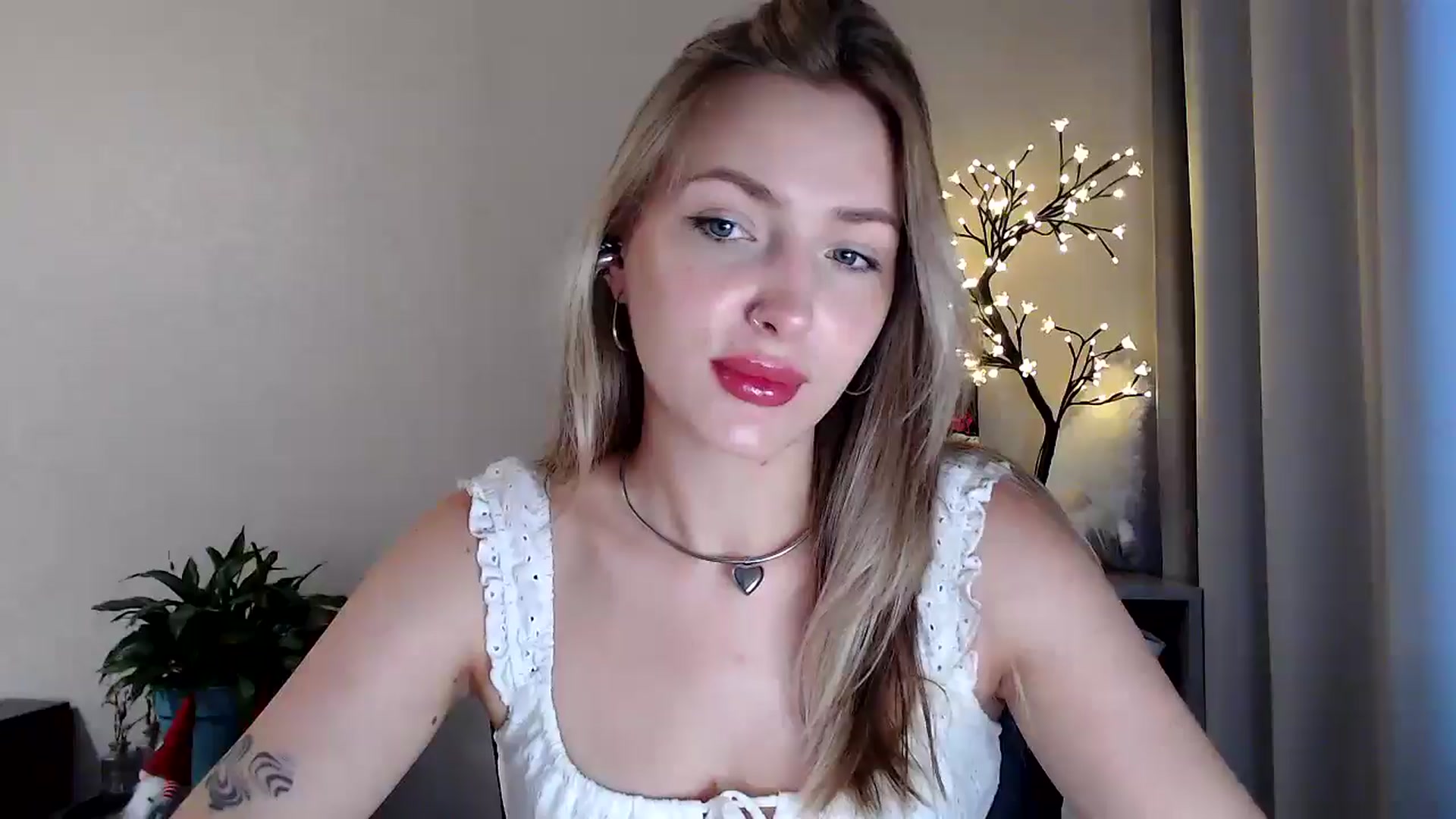 Gallery image thumbnail from Baby__Blue's myfreecams stream on, 08/05/2025, 16:00 image 1 of 20