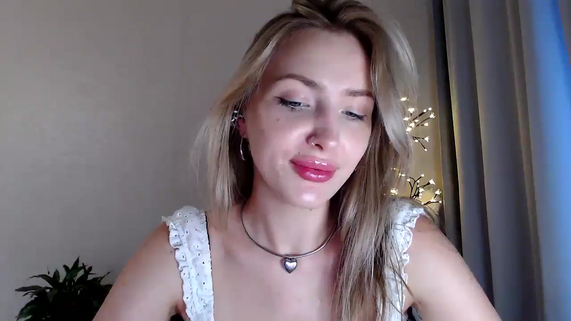 Gallery image thumbnail from Baby__Blue's myfreecams stream on, 08/05/2025, 16:00 image 18 of 20