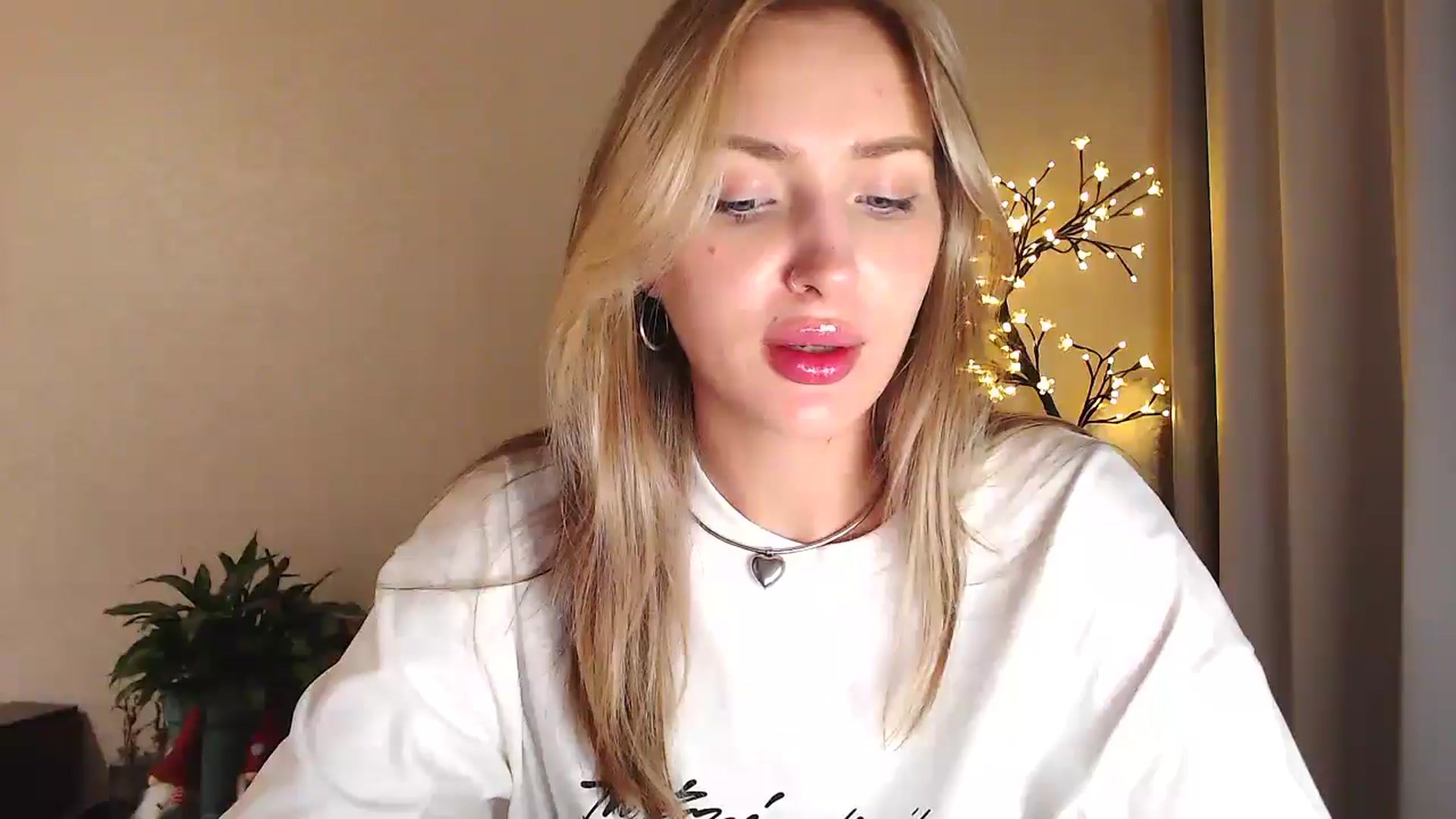 Gallery image thumbnail from Baby__Blue's myfreecams stream on, 08/05/2025, 20:33 image 16 of 20