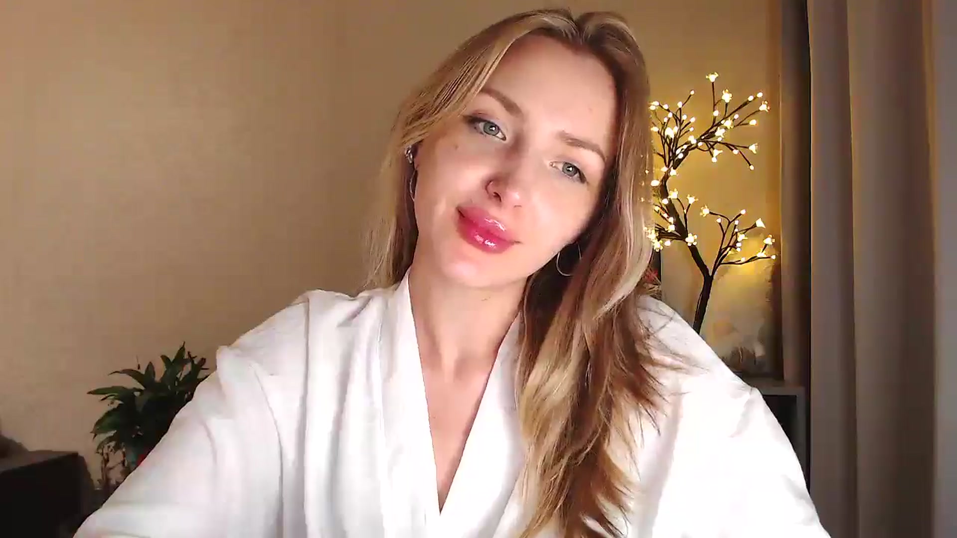 Gallery image thumbnail from Baby__Blue's myfreecams stream on, 08/06/2025, 19:39 image 12 of 20