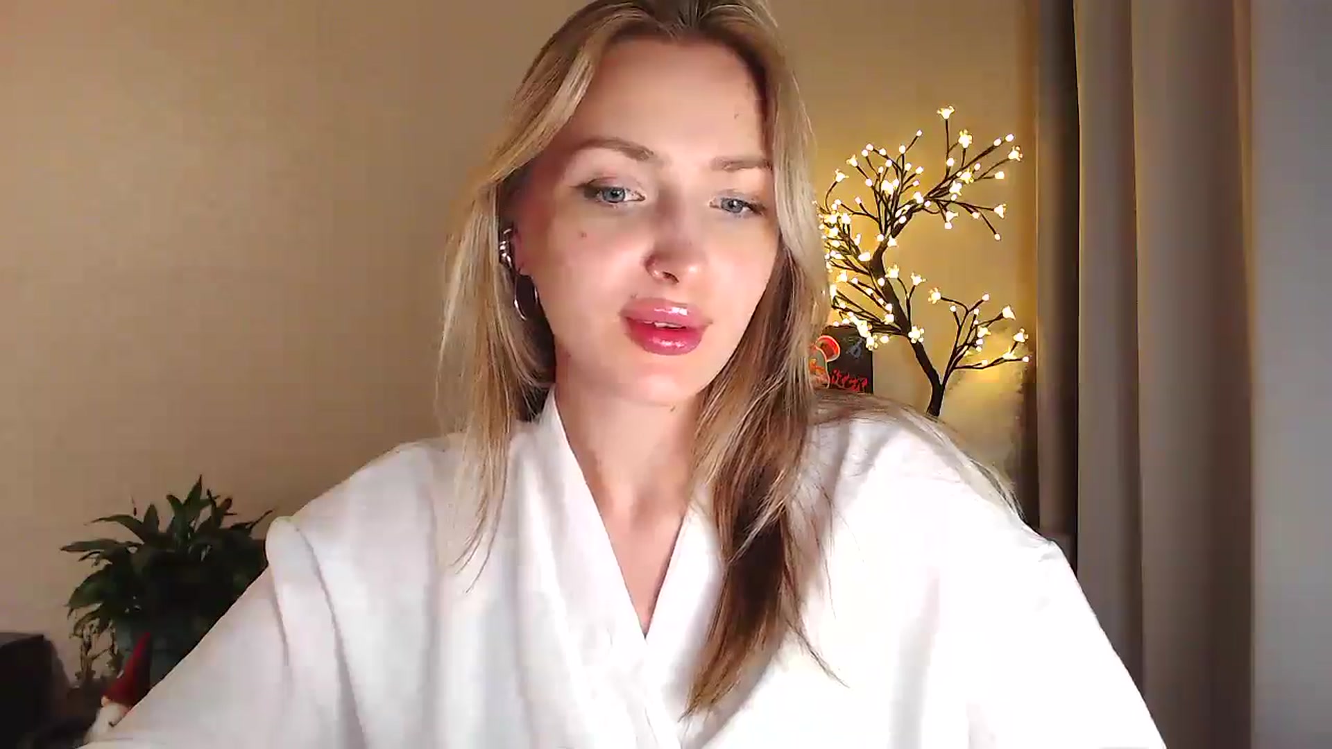 Gallery image thumbnail from Baby__Blue's myfreecams stream on, 08/06/2025, 20:30 image 17 of 20