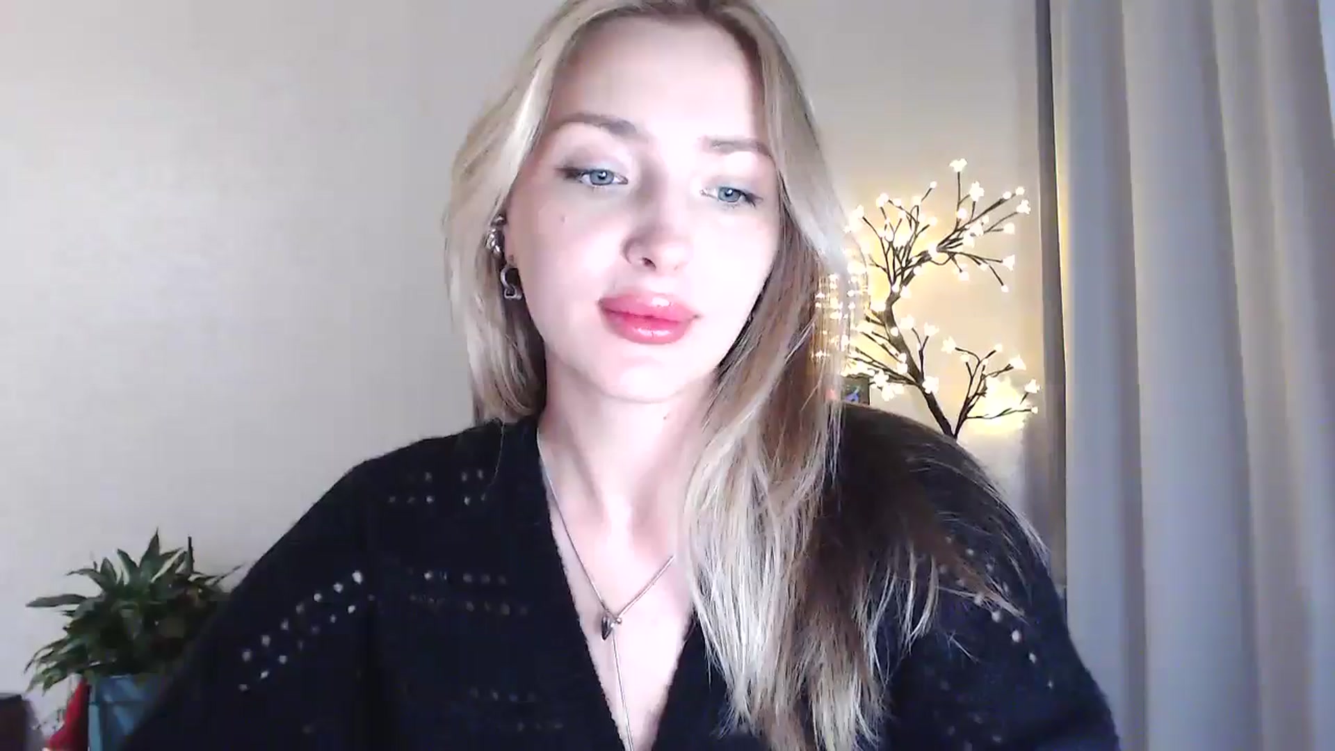 Gallery image thumbnail from Baby__Blue's myfreecams stream on, 08/09/2025, 14:59 image 8 of 20
