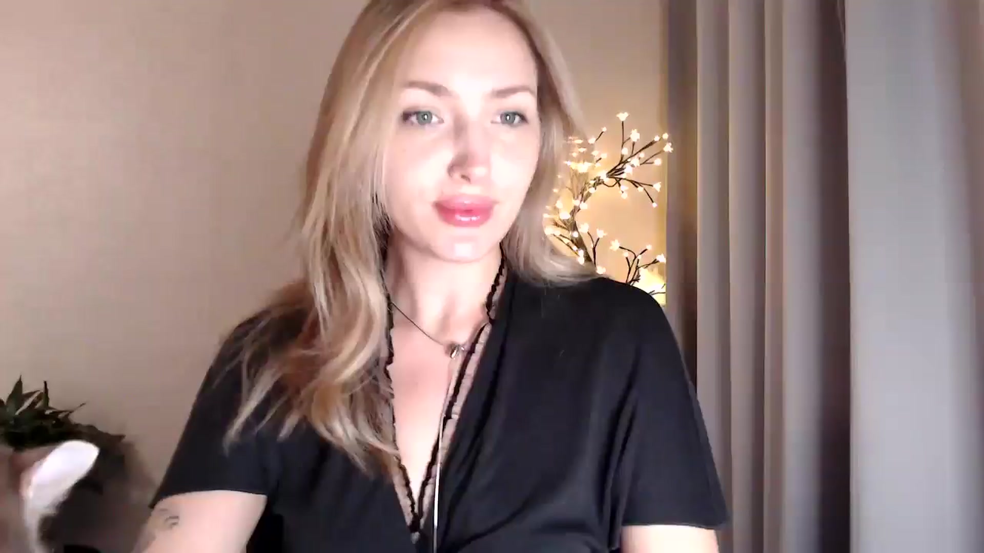 Gallery image thumbnail from Baby__Blue's myfreecams stream on, 08/09/2025, 21:08 image 2 of 20