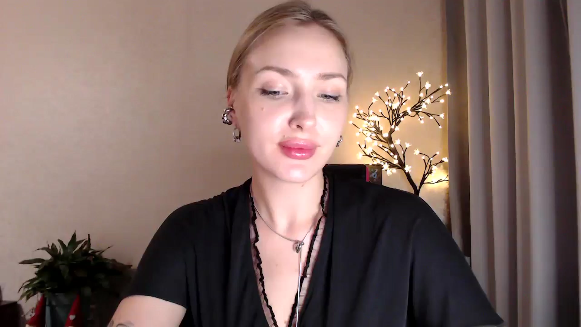 Gallery image thumbnail from Baby__Blue's myfreecams stream on, 08/09/2025, 21:08 image 1 of 20