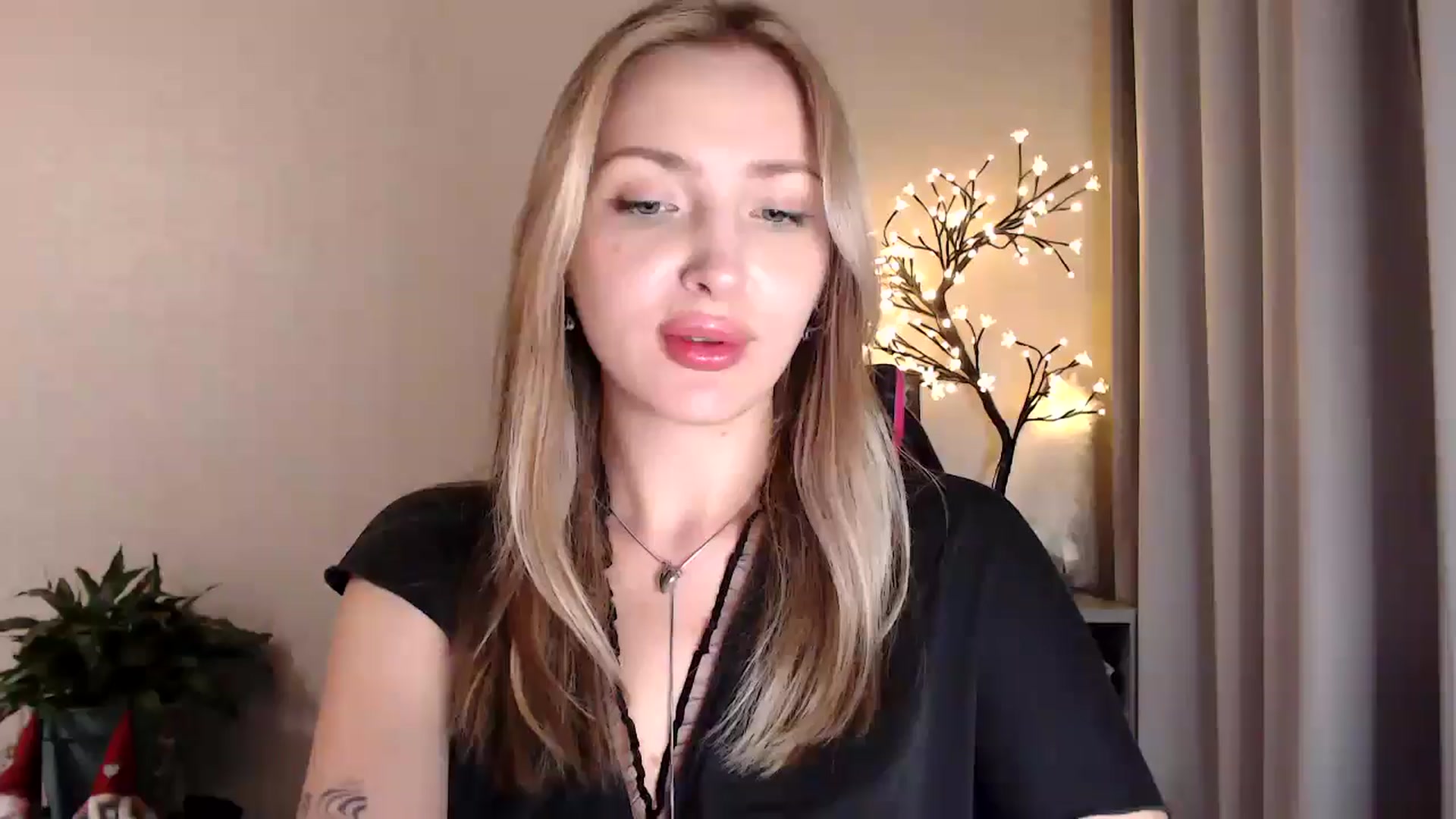 Gallery image thumbnail from Baby__Blue's myfreecams stream on, 08/09/2025, 22:32 image 13 of 20