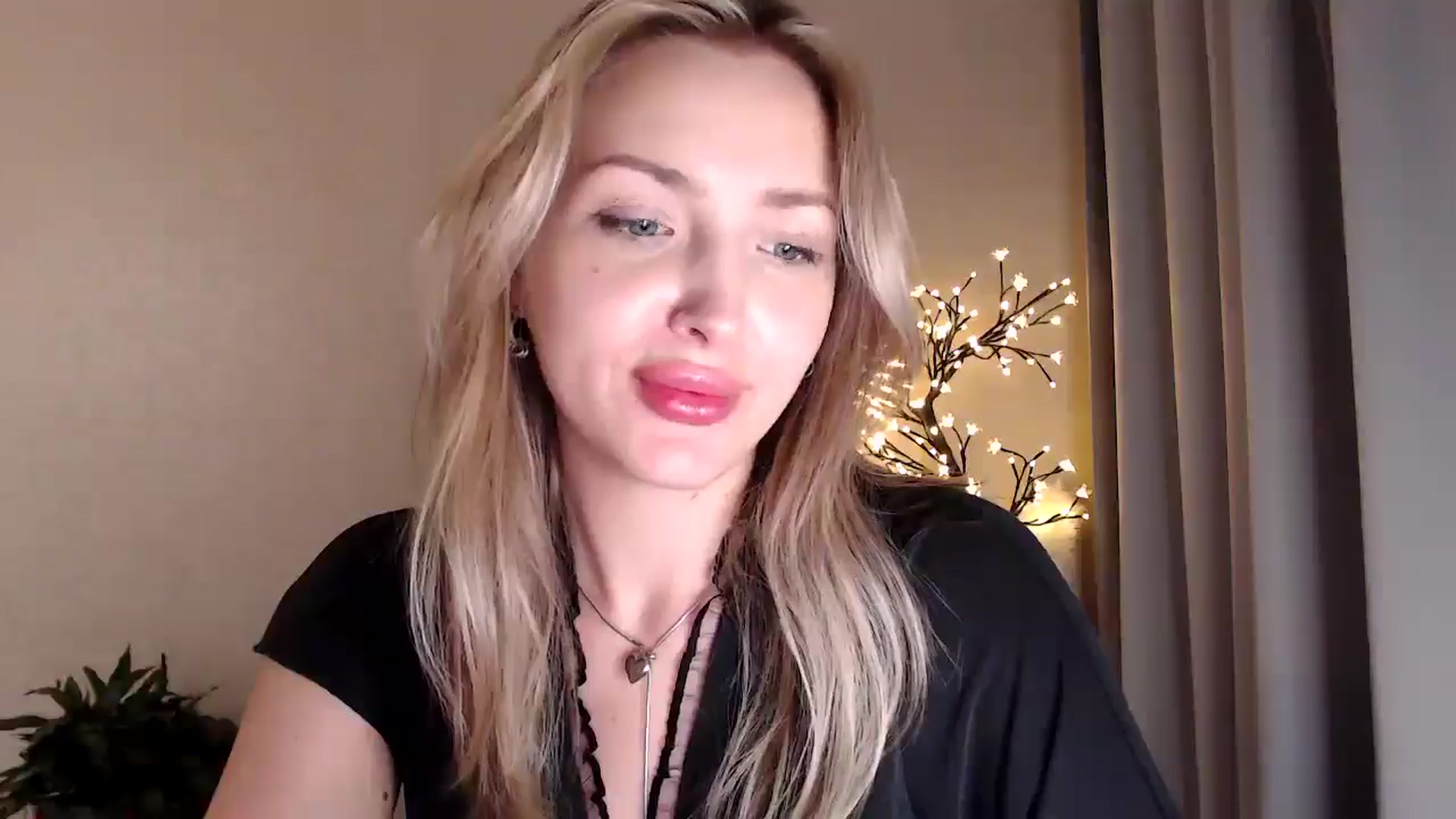 Gallery image thumbnail from Baby__Blue's myfreecams stream on, 08/09/2025, 22:32 image 16 of 20