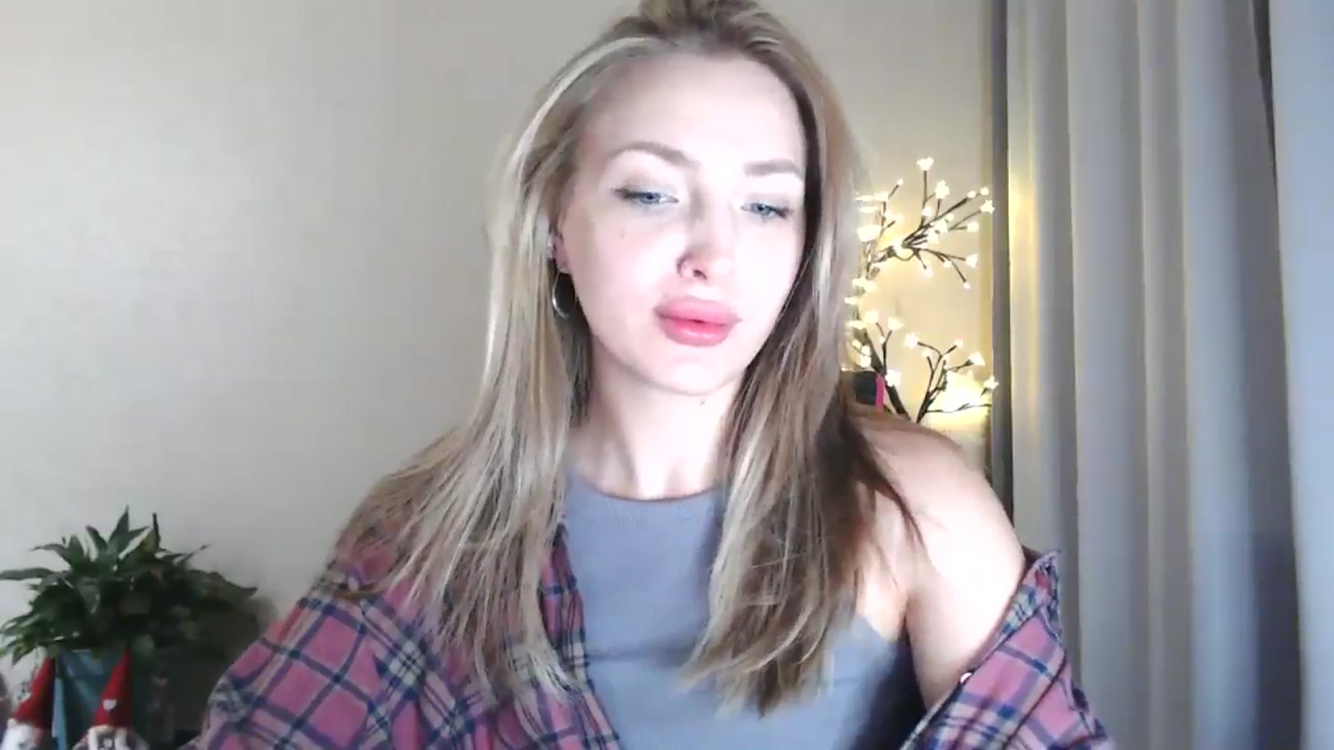 Gallery image thumbnail from Baby__Blue's myfreecams stream on, 08/11/2025, 21:35 image 4 of 20