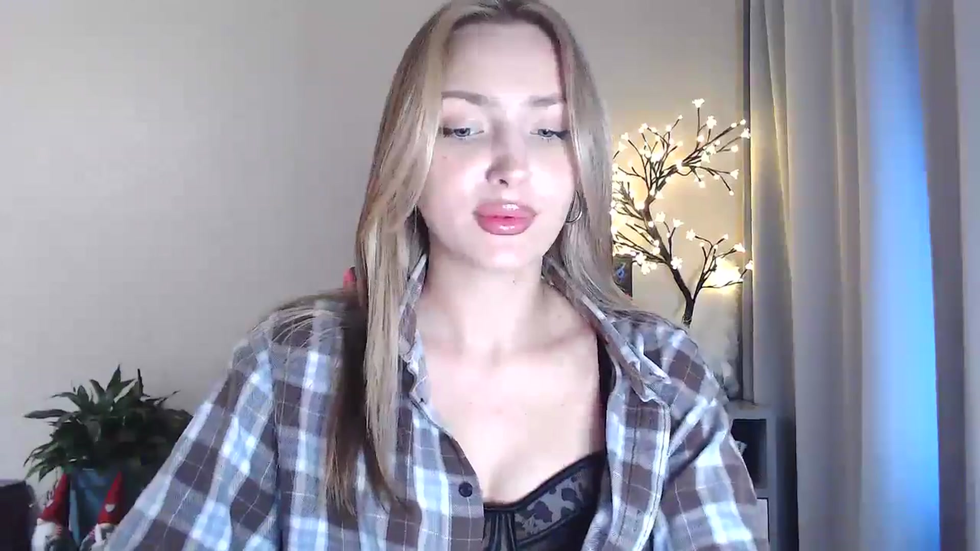 Gallery image thumbnail from Baby__Blue's myfreecams stream on, 08/12/2025, 15:47 image 15 of 20