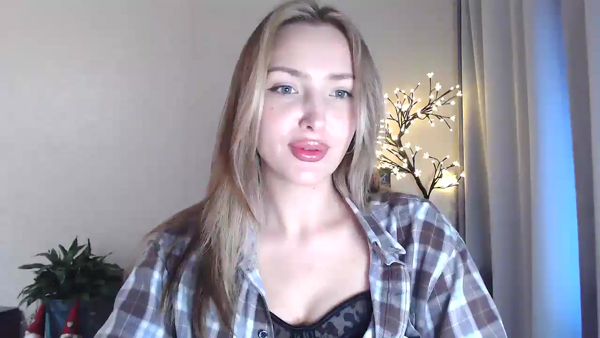 Gallery image thumbnail from Baby__Blue's myfreecams stream on, 08/12/2025, 15:47 image 16 of 20