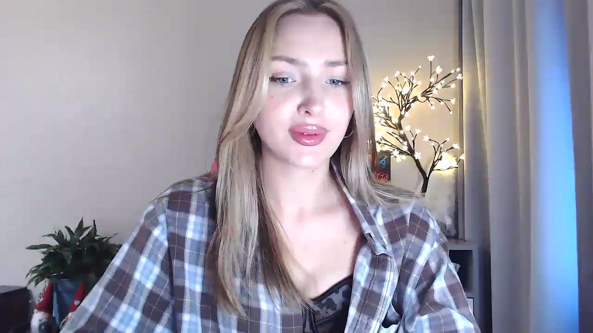 Gallery image thumbnail from Baby__Blue's myfreecams stream on, 08/12/2025, 15:47 image 12 of 20