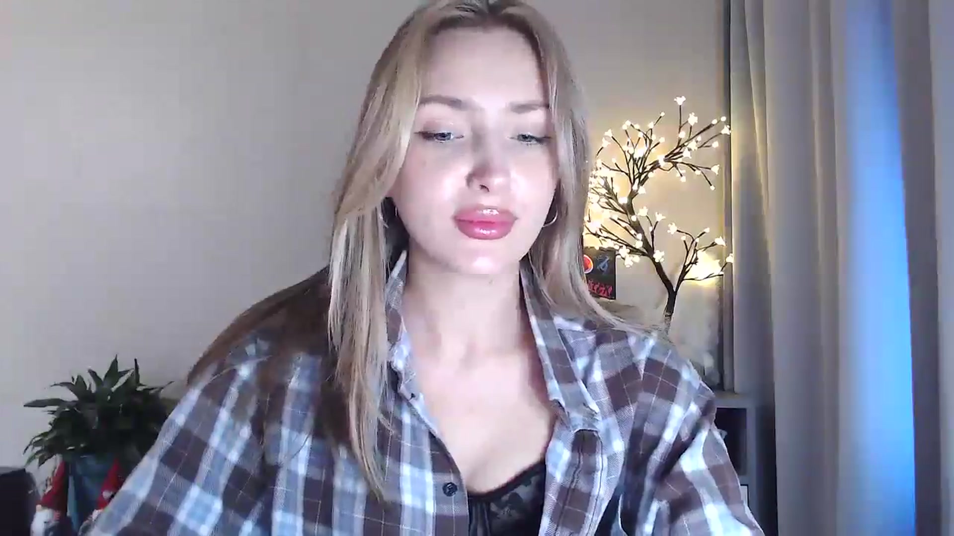 Gallery image thumbnail from Baby__Blue's myfreecams stream on, 08/12/2025, 15:47 image 14 of 20