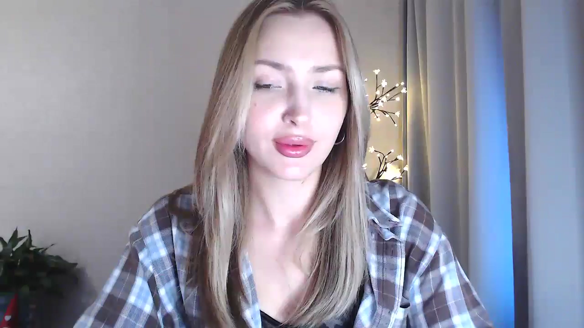 Gallery image thumbnail from Baby__Blue's myfreecams stream on, 08/12/2025, 16:11 image 2 of 20