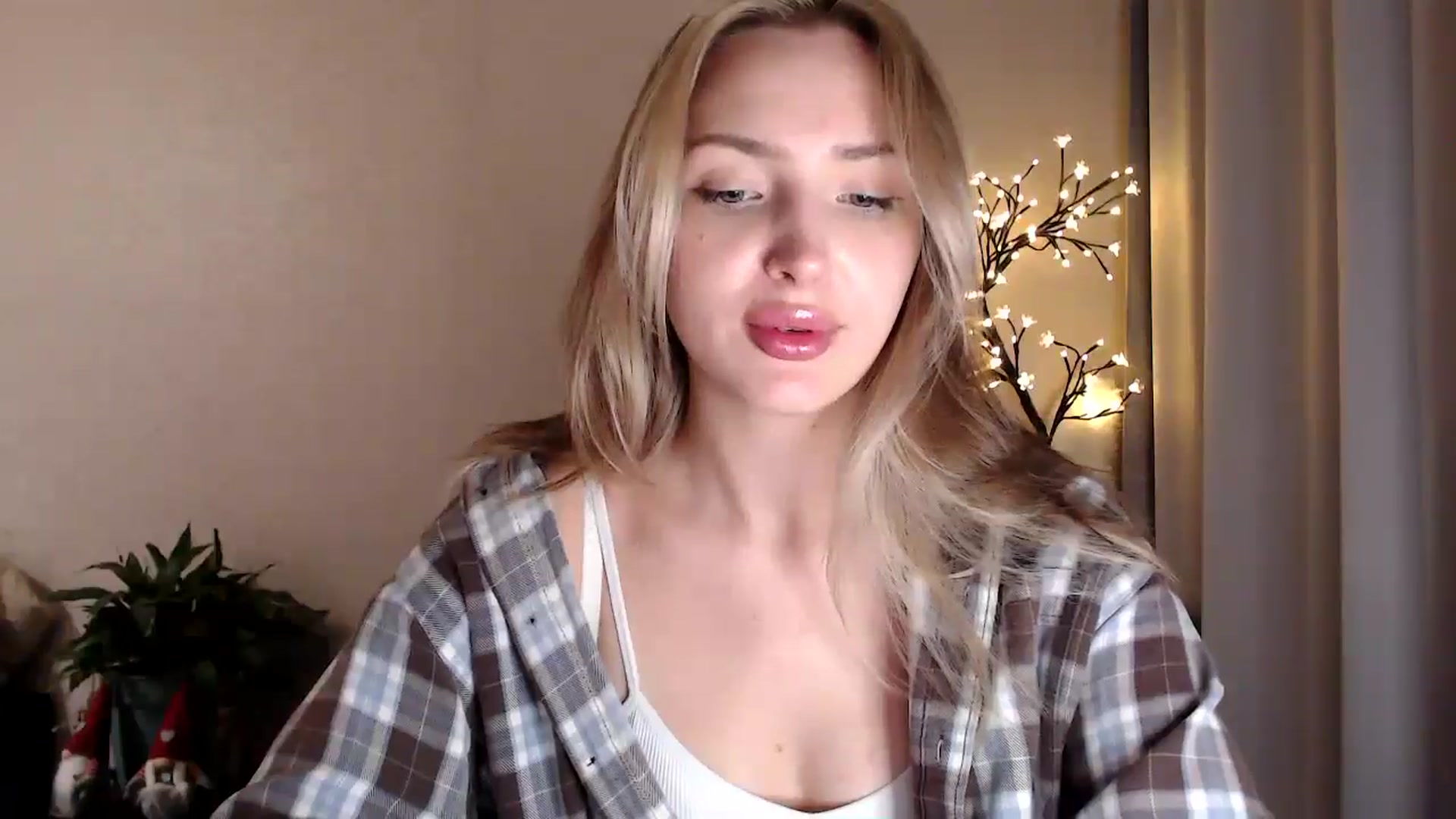 Gallery image thumbnail from Baby__Blue's myfreecams stream on, 08/12/2025, 22:17 image 17 of 20