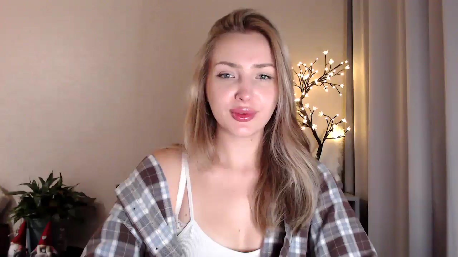 Gallery image thumbnail from Baby__Blue's myfreecams stream on, 08/12/2025, 22:17 image 3 of 20