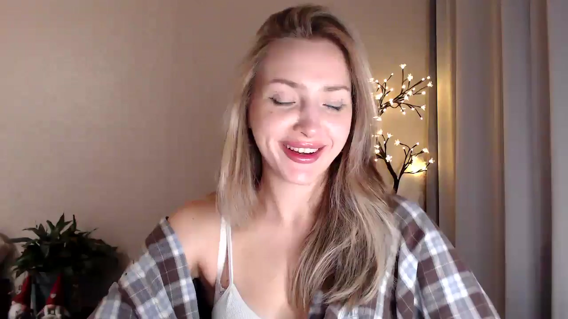 Gallery image thumbnail from Baby__Blue's myfreecams stream on, 08/12/2025, 22:17 image 5 of 20