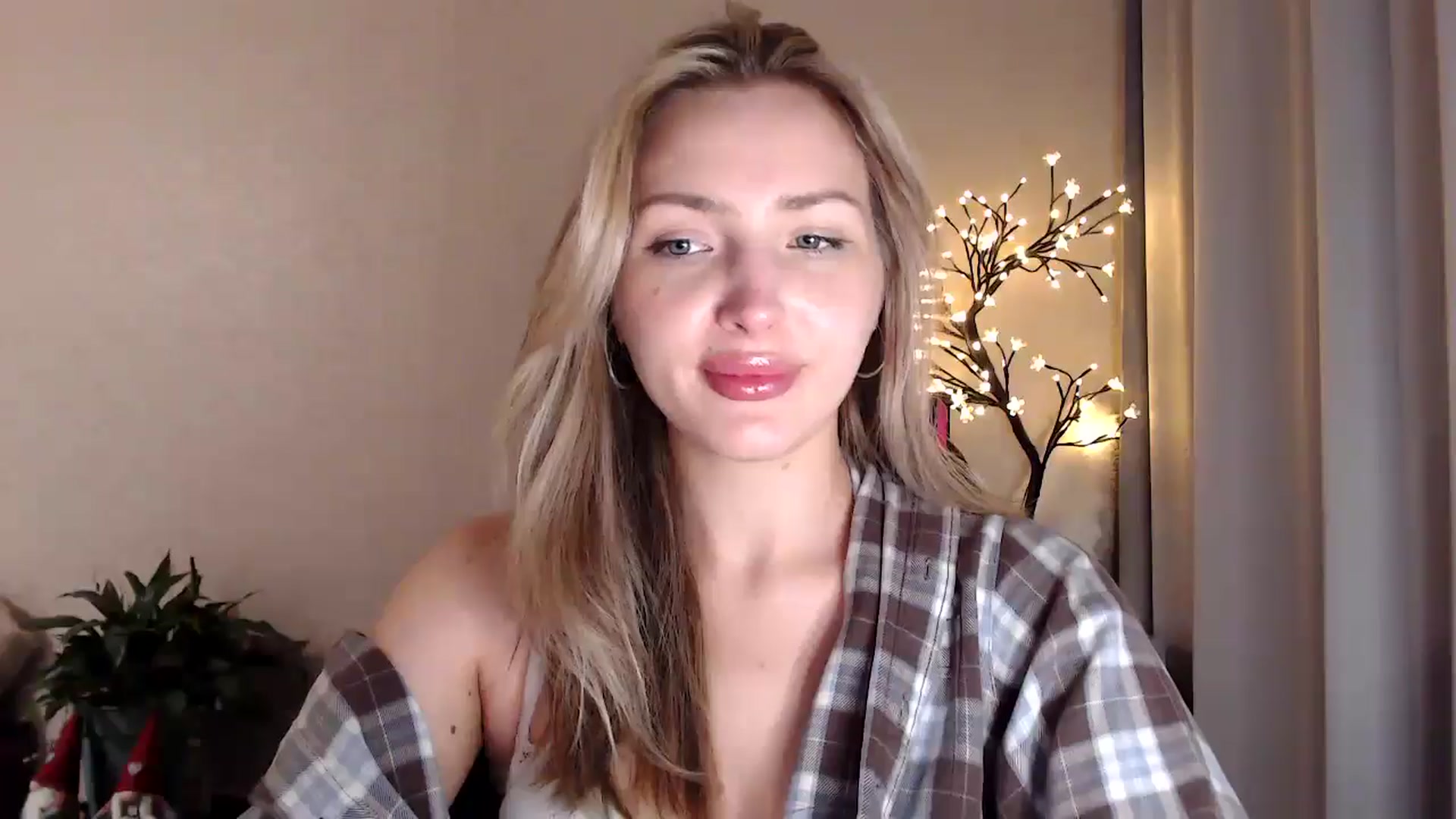 Gallery image thumbnail from Baby__Blue's myfreecams stream on, 08/12/2025, 22:17 image 7 of 20
