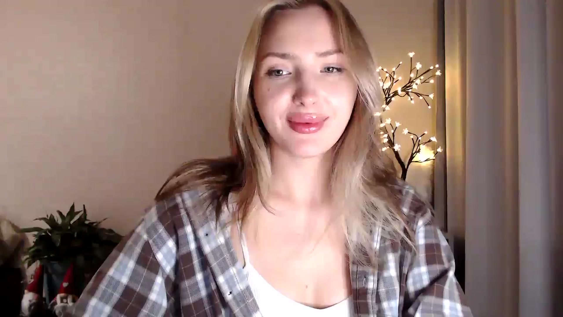 Gallery image thumbnail from Baby__Blue's myfreecams stream on, 08/12/2025, 22:17 image 18 of 20