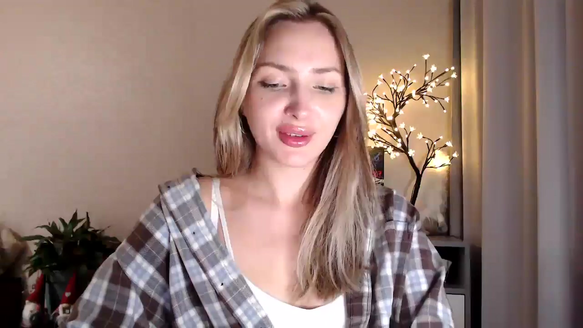 Gallery image thumbnail from Baby__Blue's myfreecams stream on, 08/12/2025, 22:17 image 19 of 20