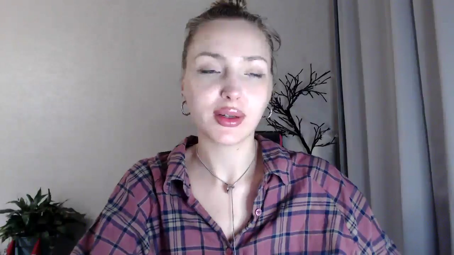 Gallery image thumbnail from Baby__Blue's myfreecams stream on, 08/13/2025, 21:20 image 17 of 20