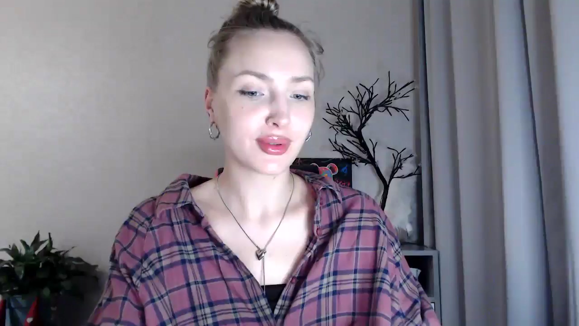 Gallery image thumbnail from Baby__Blue's myfreecams stream on, 08/13/2025, 21:20 image 1 of 20