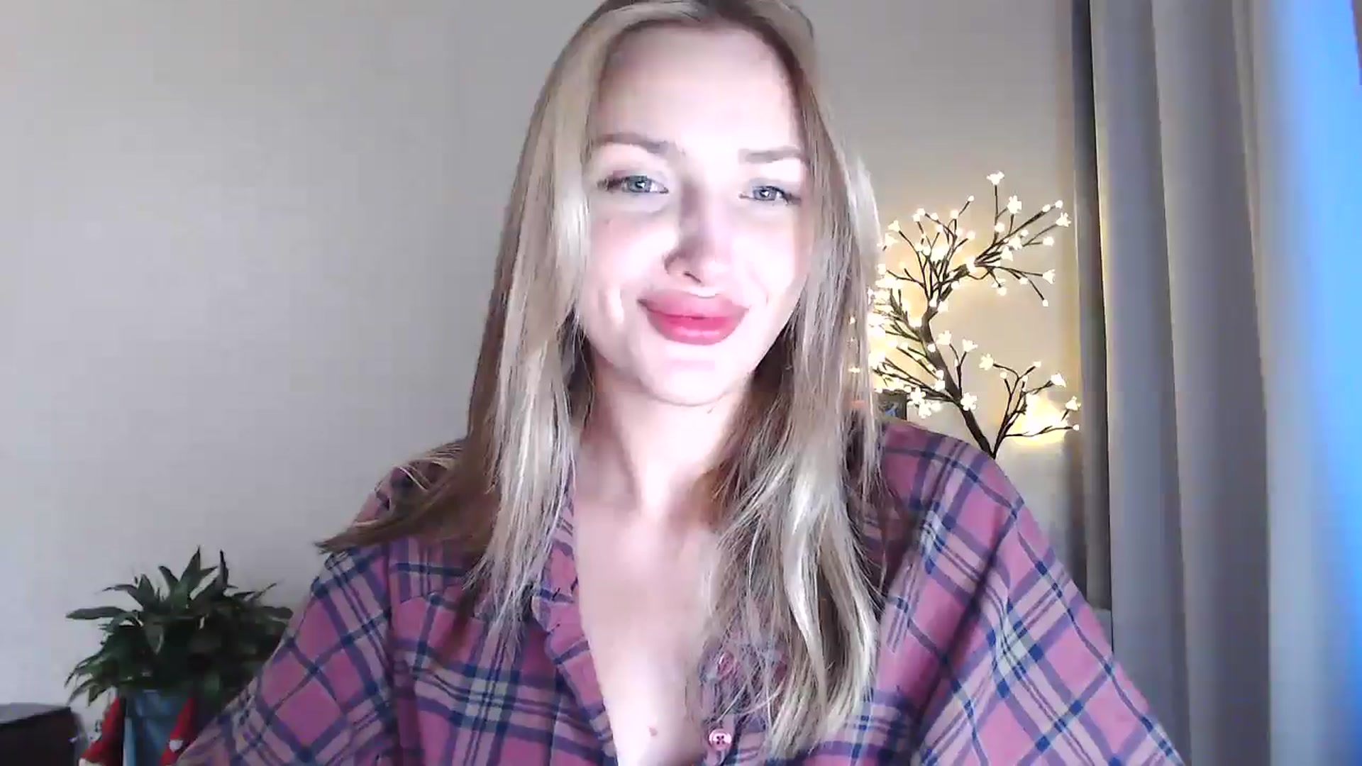 Gallery image thumbnail from Baby__Blue's myfreecams stream on, 08/14/2025, 15:29 image 14 of 20