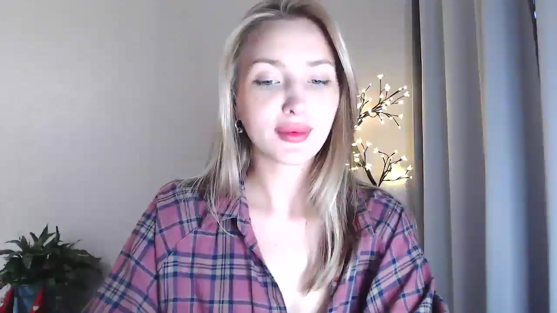 Gallery image thumbnail from Baby__Blue's myfreecams stream on, 08/14/2025, 15:29 image 1 of 20