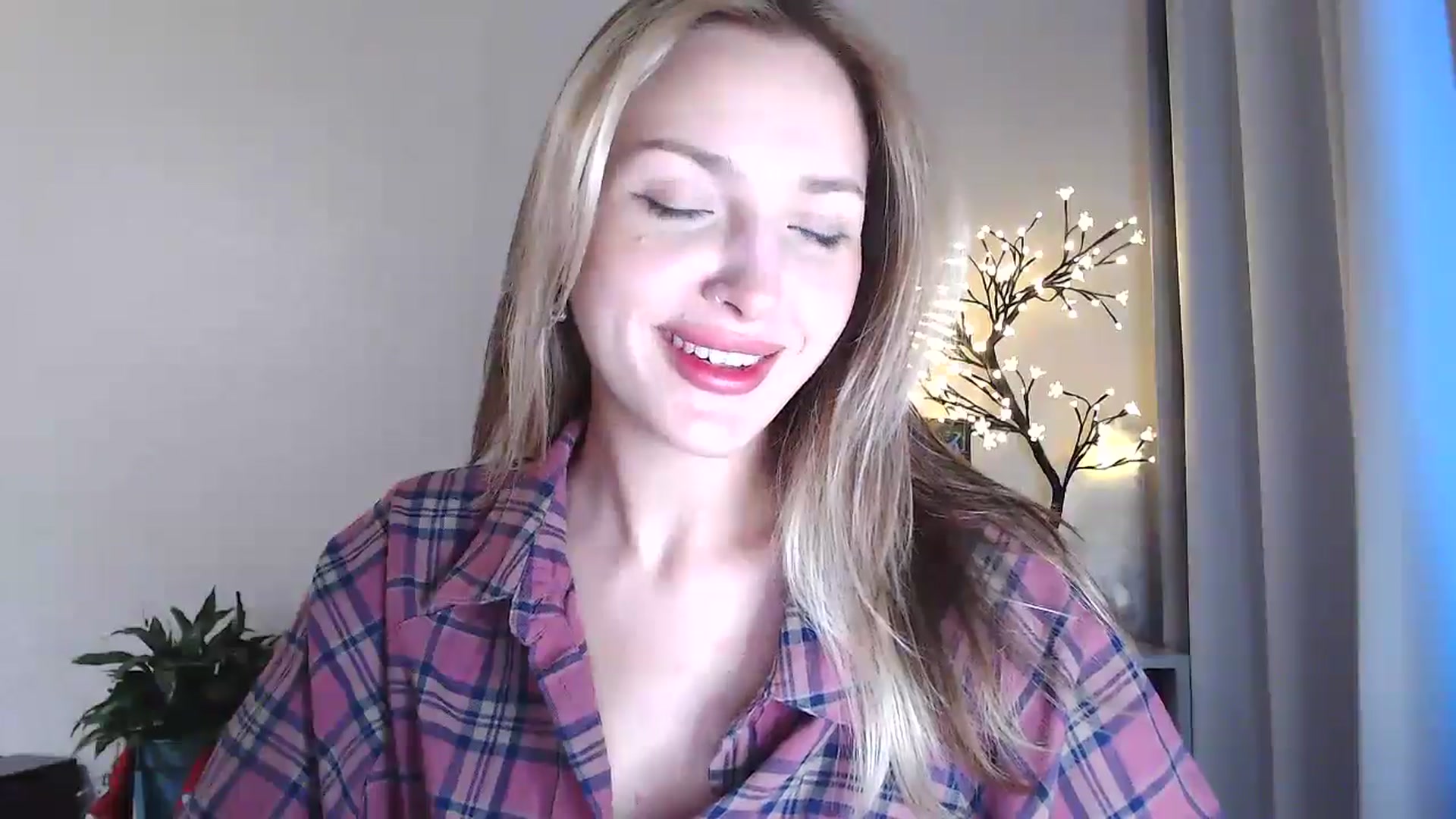Gallery image thumbnail from Baby__Blue's myfreecams stream on, 08/14/2025, 15:29 image 16 of 20