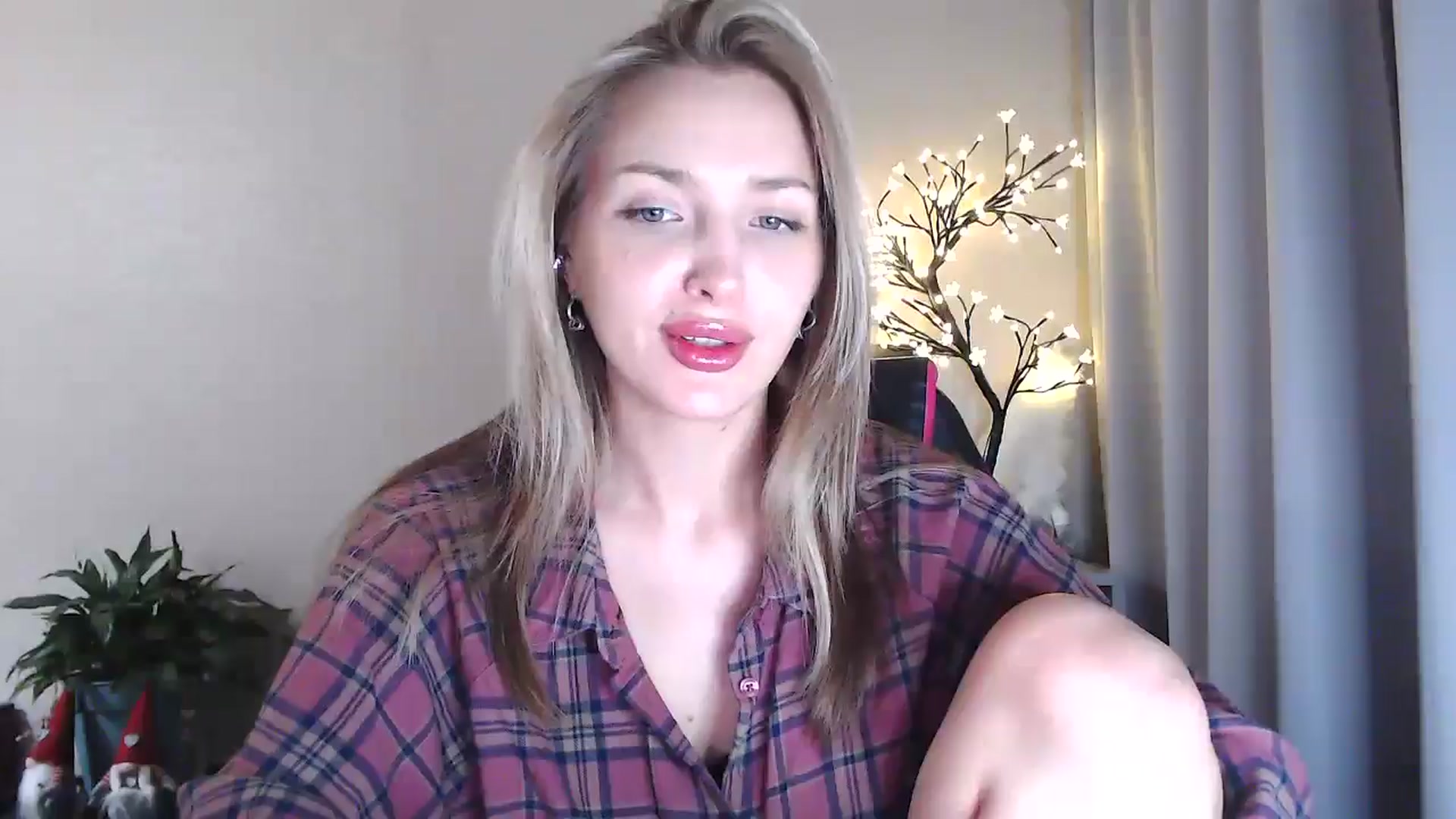 Gallery image thumbnail from Baby__Blue's myfreecams stream on, 08/14/2025, 21:43 image 1 of 20