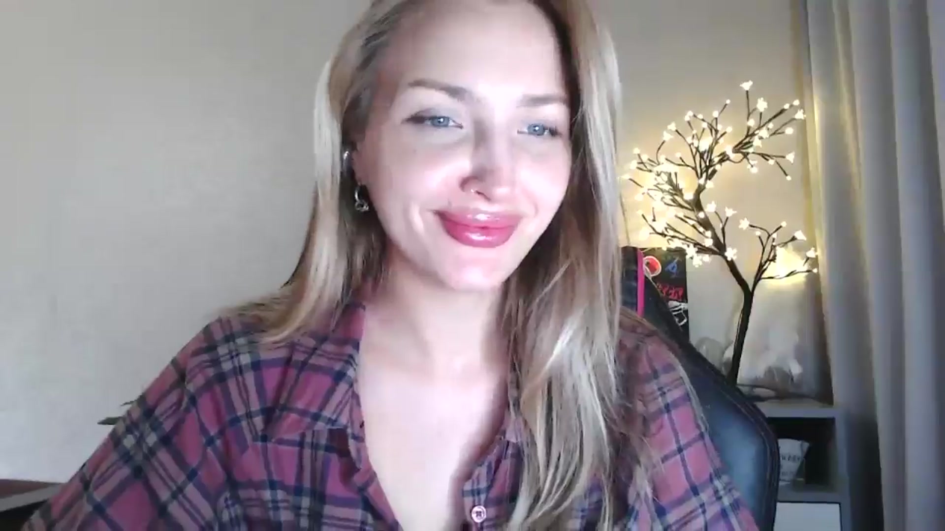 Gallery image thumbnail from Baby__Blue's myfreecams stream on, 08/14/2025, 21:43 image 19 of 20