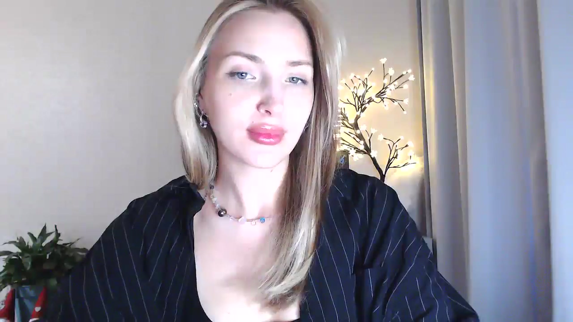 Gallery image thumbnail from Baby__Blue's myfreecams stream on, 08/15/2025, 16:11 image 18 of 20