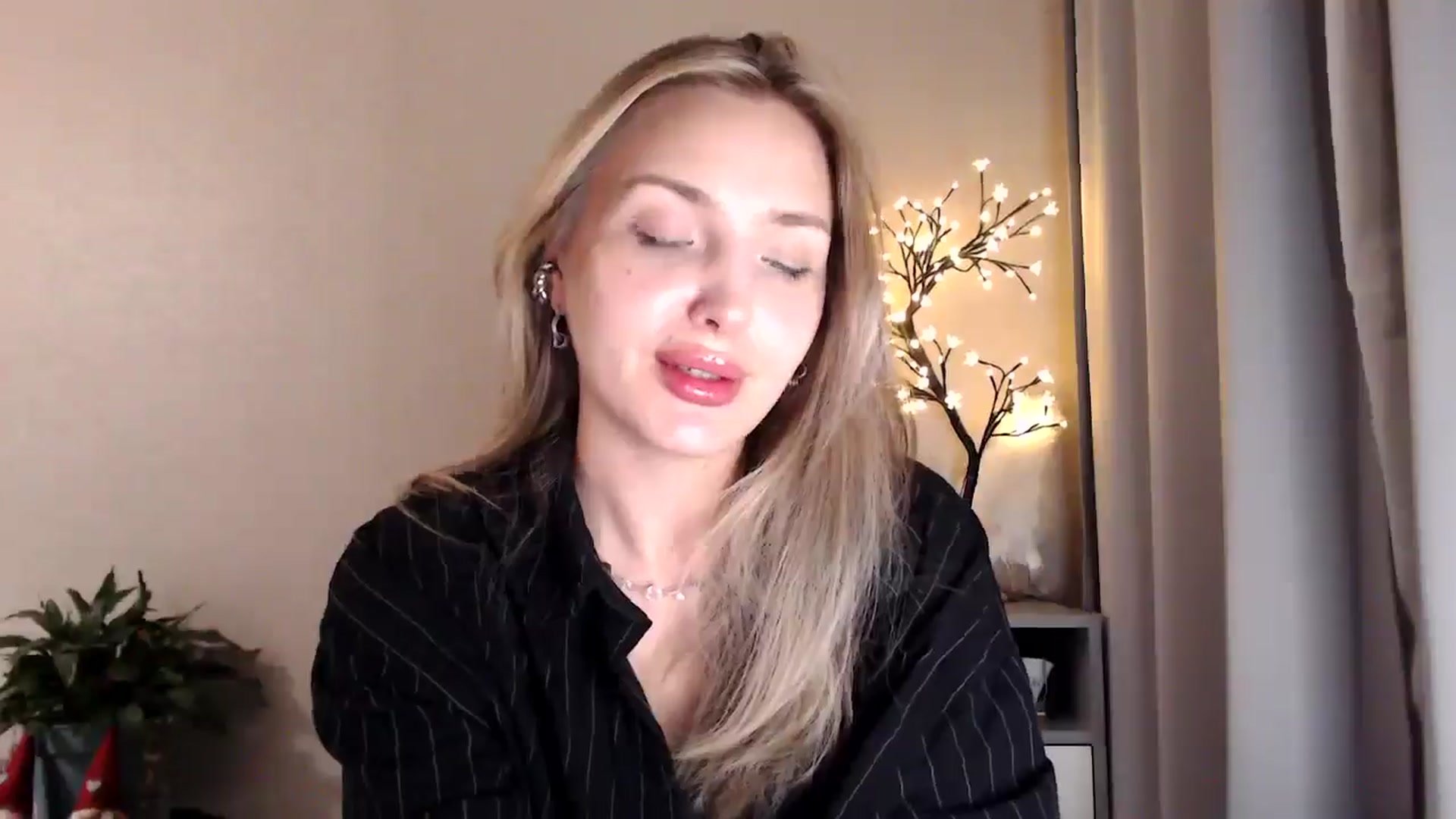 Gallery image thumbnail from Baby__Blue's myfreecams stream on, 08/15/2025, 21:57 image 7 of 20