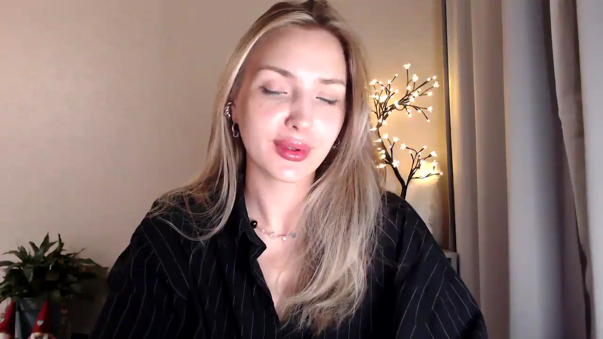 Gallery image thumbnail from Baby__Blue's myfreecams stream on, 08/15/2025, 21:57 image 5 of 20
